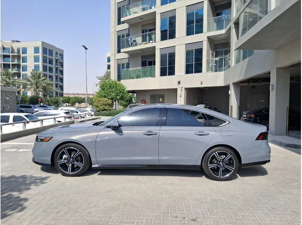 Car image 8