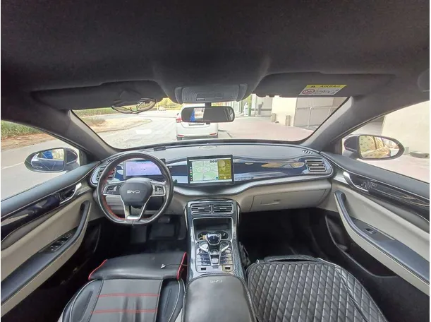 Car image 14