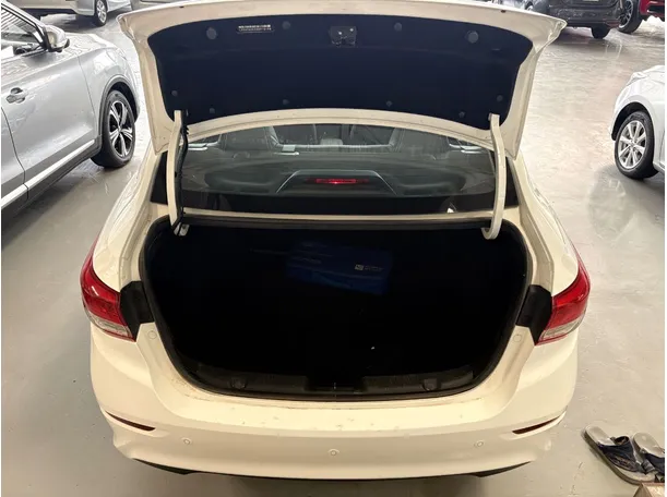 Car image 19