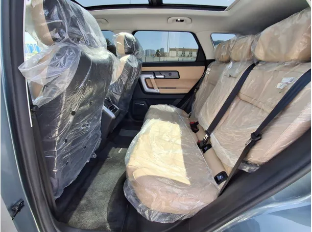 Car image 13