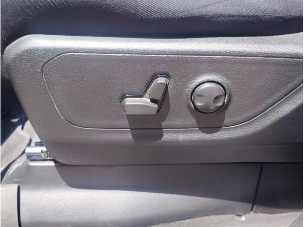 Car image 35