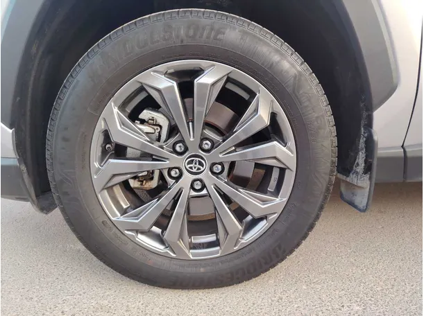 Car image 10