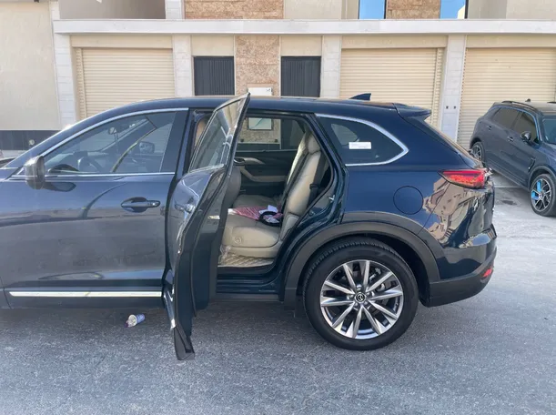 Car image 15