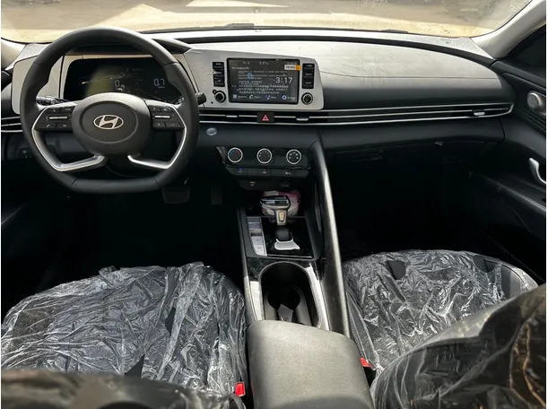 Car image 17