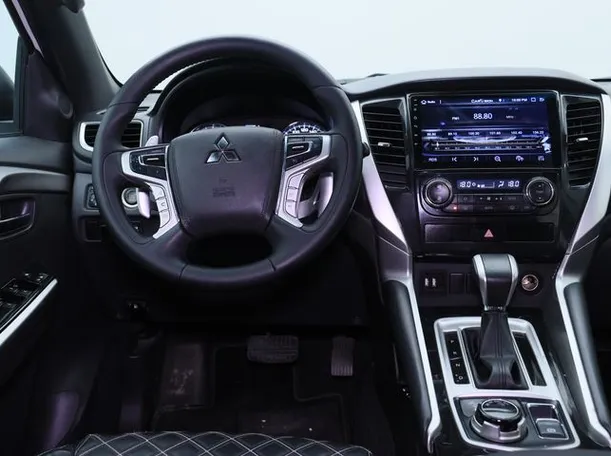 Car image 15