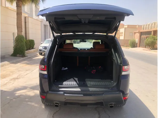 Car image 19