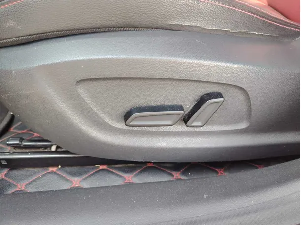 Car image 36