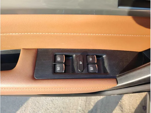 Car image 33