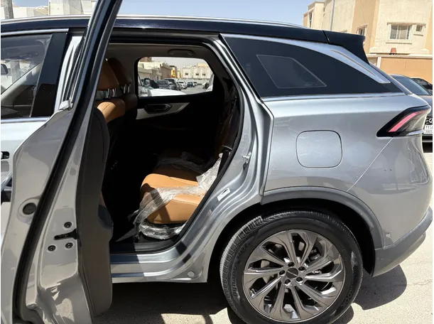 Car image 15