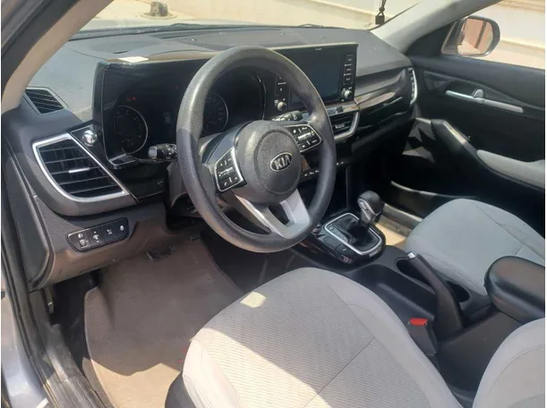 Car image 11
