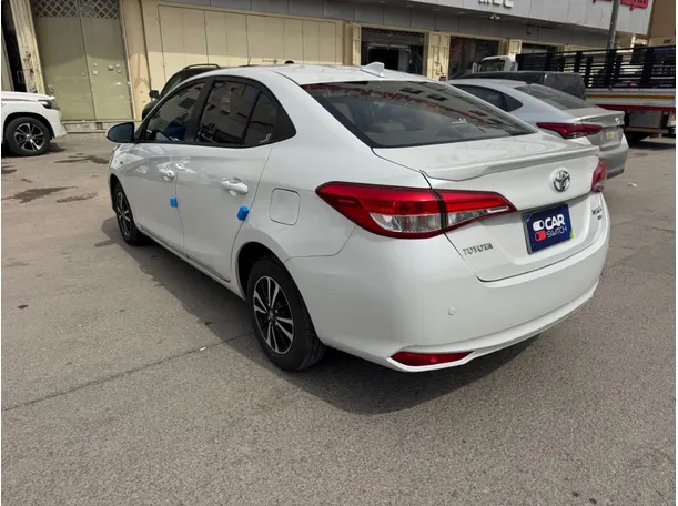 Car image 7