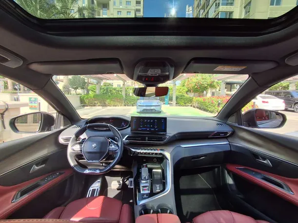 Car image 17