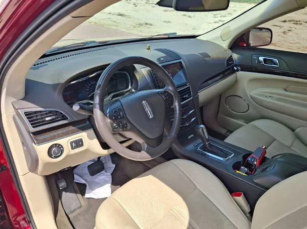 Car image 11