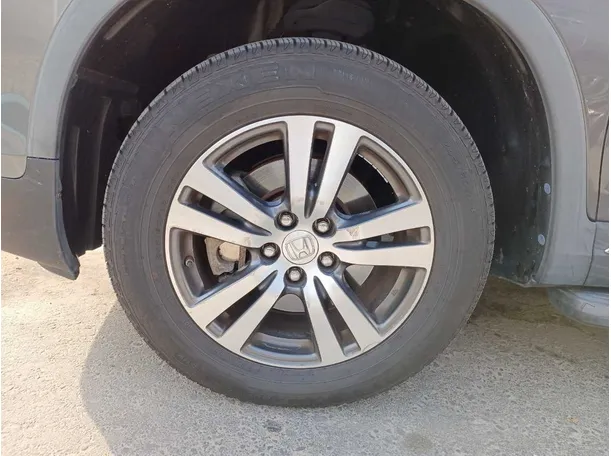 Car image 9