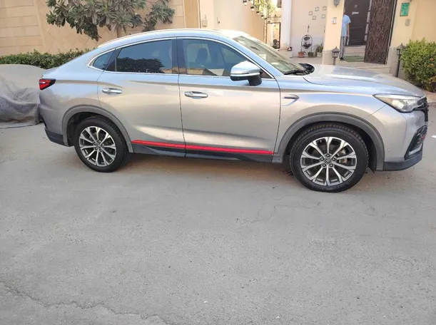 Car image 4