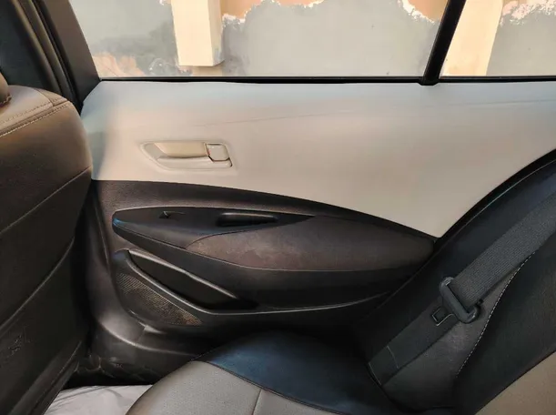 Car image 29