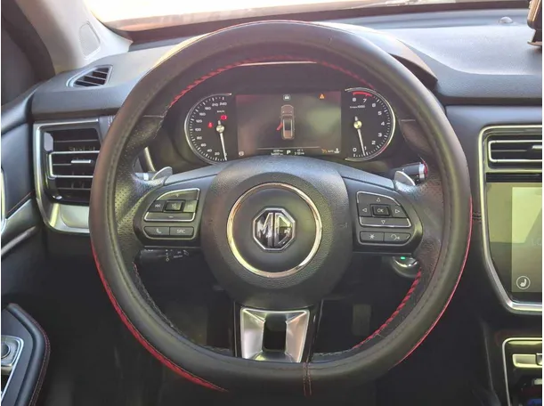 Car image 18
