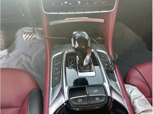 Car image 15