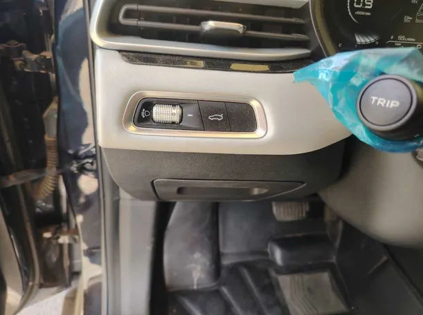 Car image 32