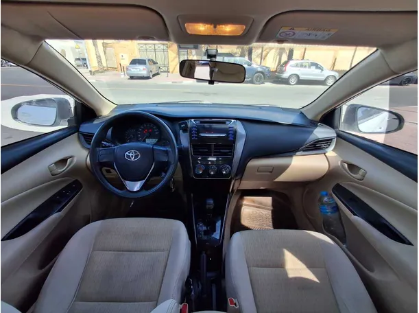 Car image 17