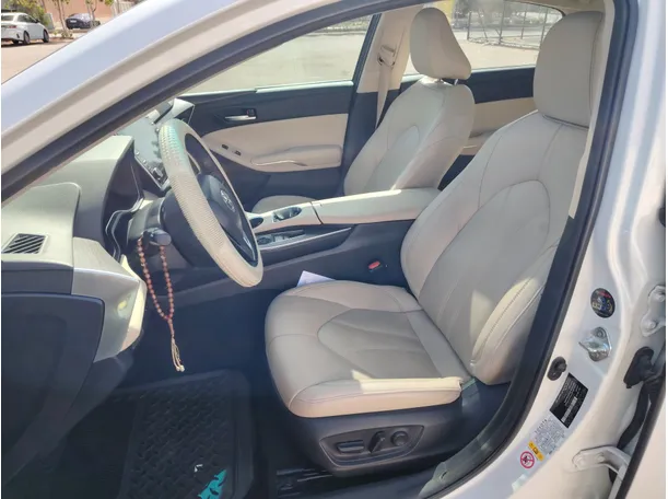 Car image 11