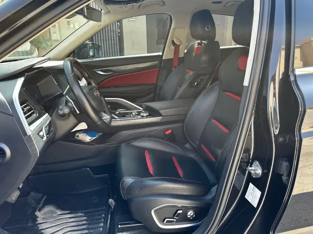 Car image 12