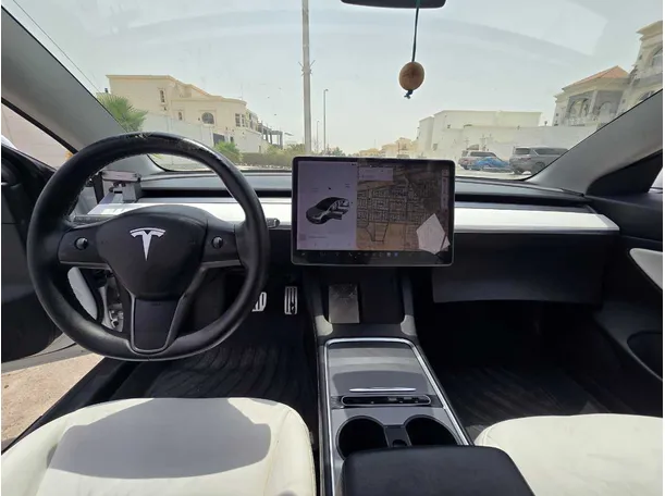 Car image 14