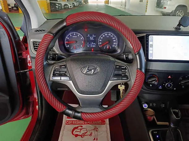 Car image 14