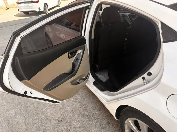 Car image 13