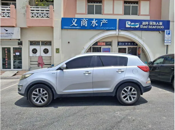 Car image 4