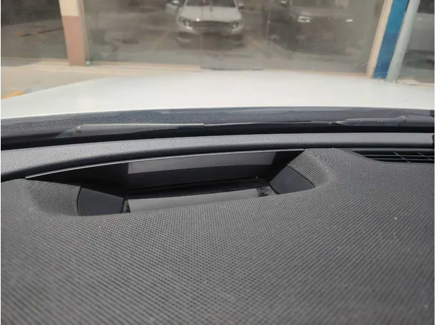 Car image 40