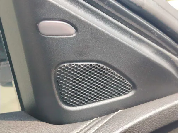 Car image 32
