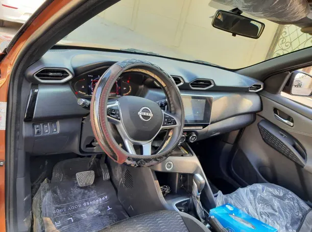 Car image 11