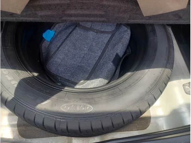 Car image 24