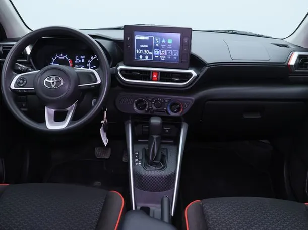 Car image 14