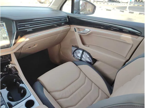 Car image 33