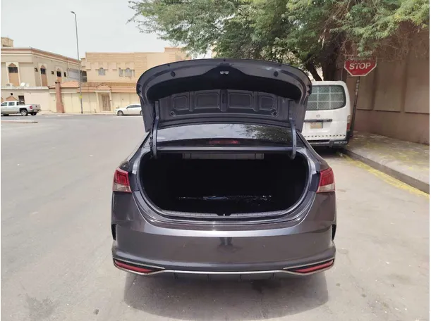 Car image 23