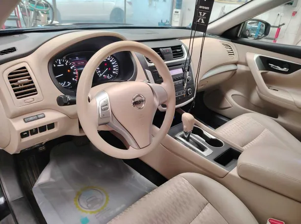Car image 13