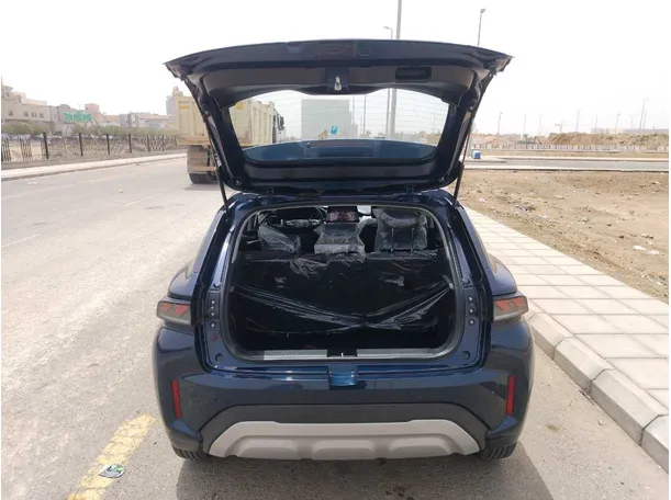 Car image 25