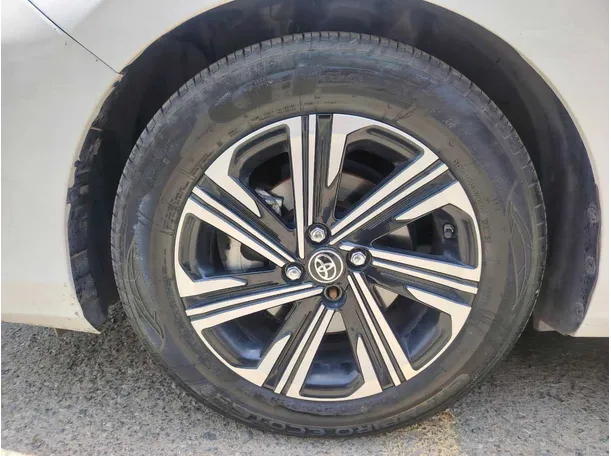 Car image 10
