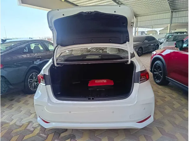 Car image 19
