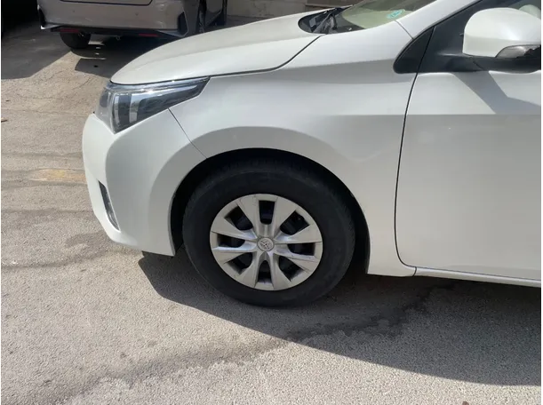 Car image 9