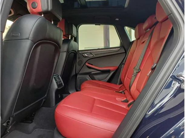Car image 13