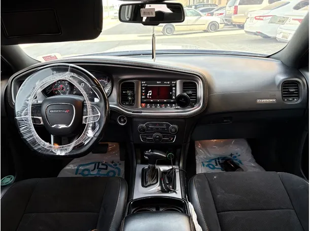 Car image 19