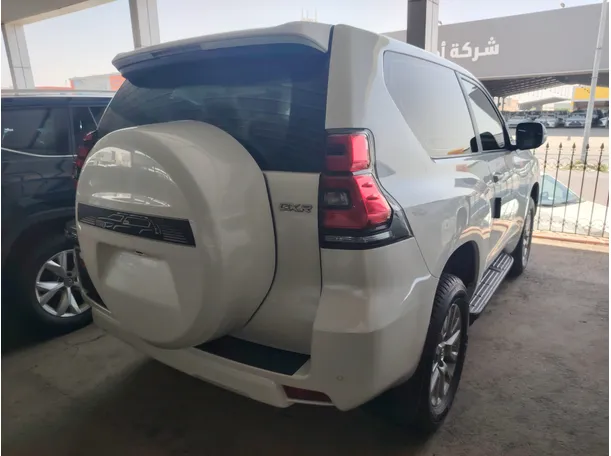 Car image 5