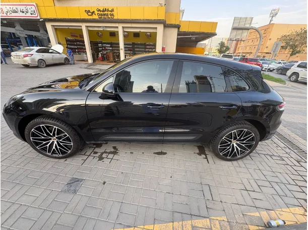 Car image 8