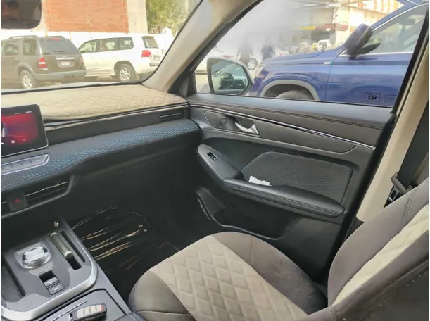 Car image 32