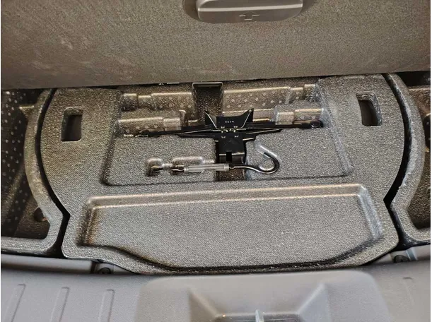 Car image 46