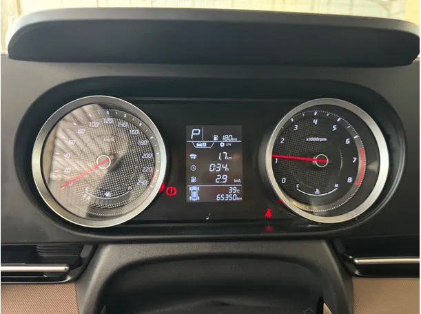 Car image 14