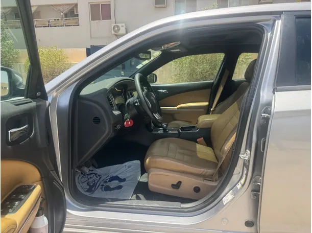 Car image 11